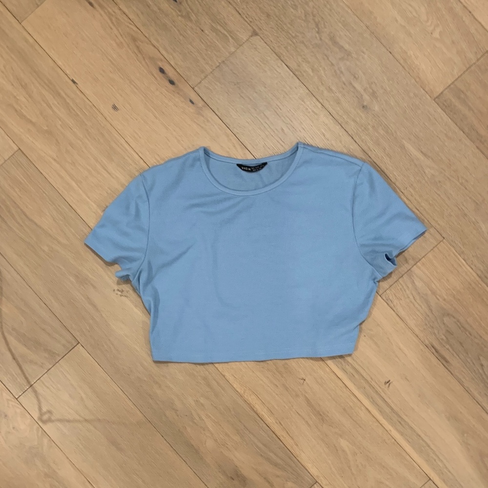 crop shirt